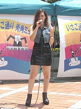 IMG_0081alonx4.jpg